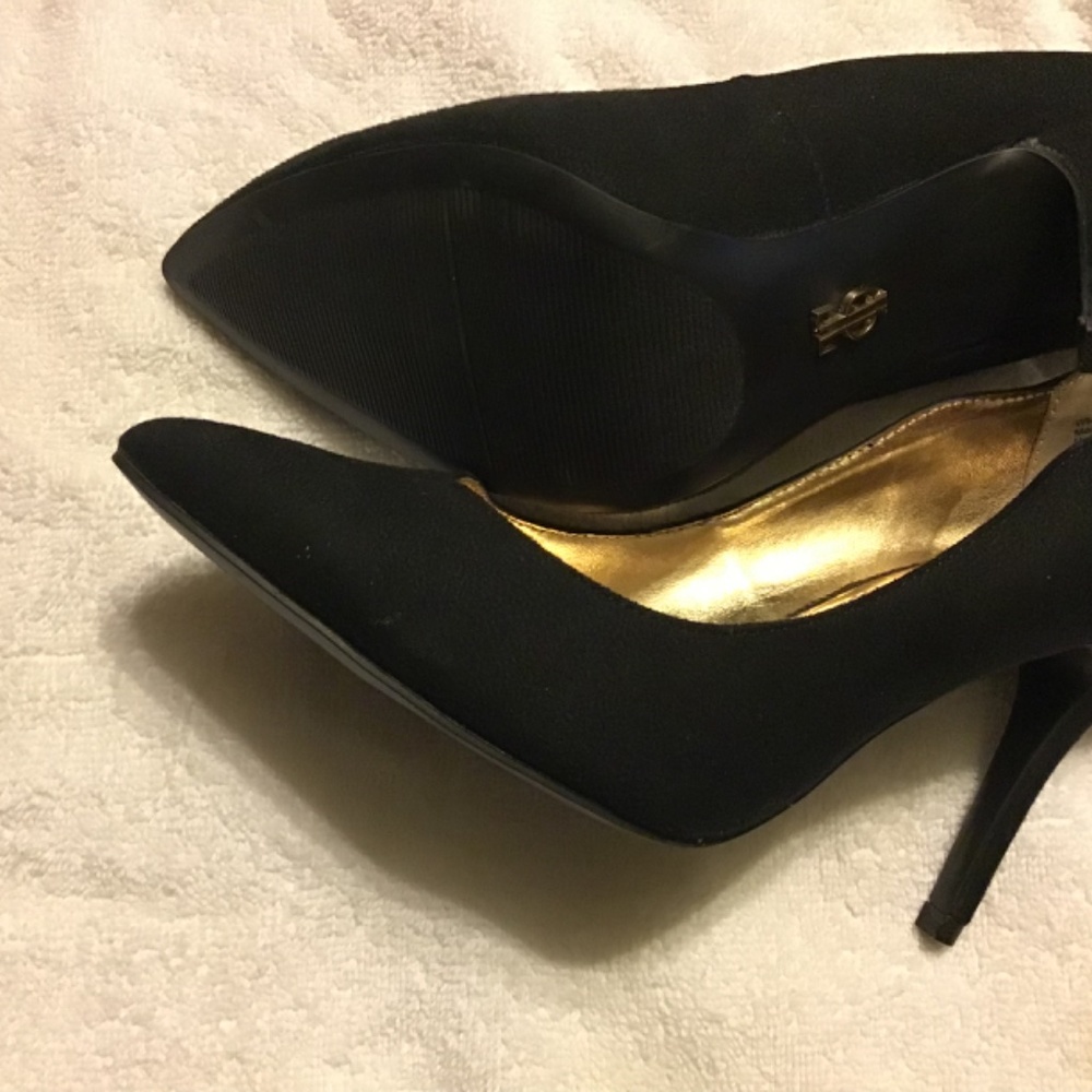 Heels - Picture 4 of 4